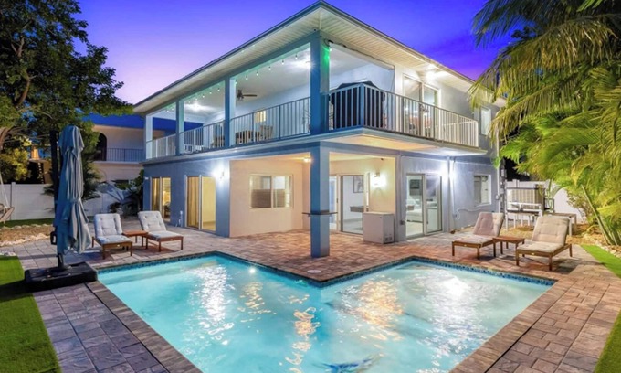 Marathon House | Lower Latitudes in Marathon
