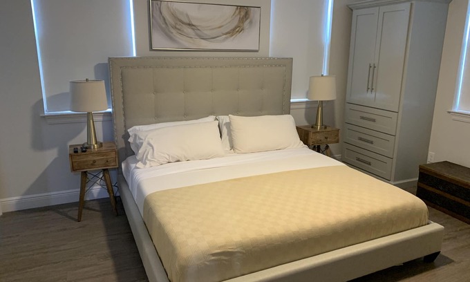 Mobile Apartment | Lower Level Upscale Midtown Apartment! .