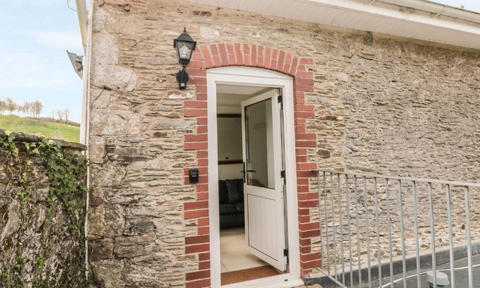 Dartmouth Apartment | Lower Norton Apartment