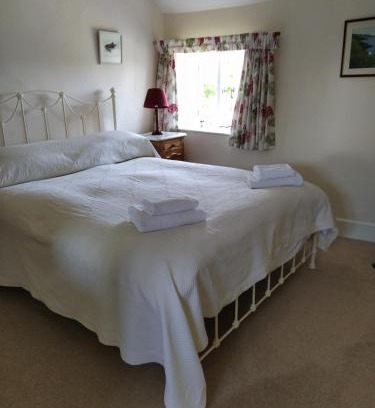 Saint Gennys Bed & Breakfast | Lower Tresmorn Farmhouse