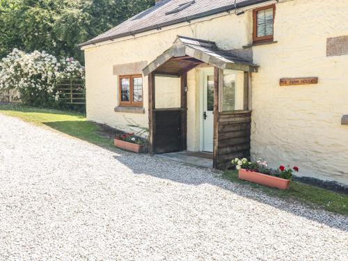 Brazzacott House | Lower West Curry Farmhouse