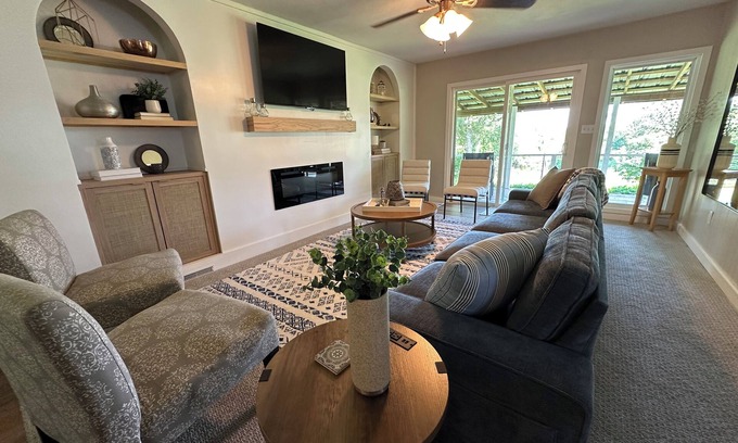 Grove House | LPC 6 - Lake View Bungalow, sleeps 8, Boat parking, near boat ramp & pickleball.
