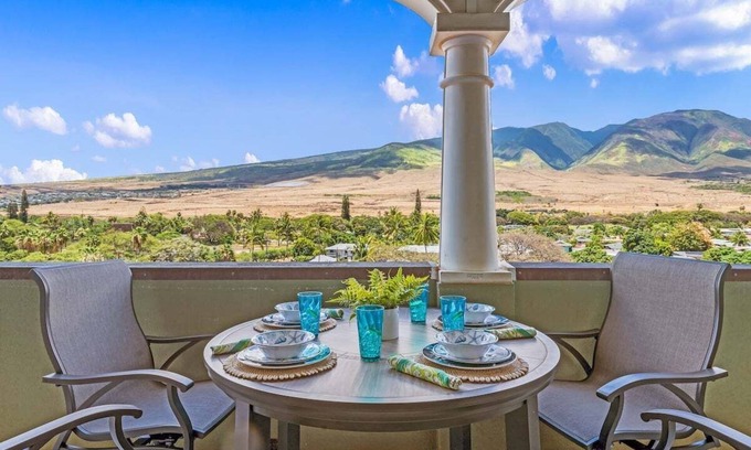 Historic Lahaina Front Street Condo | LS PH4 Breathtaking Panoramic Mountain Views