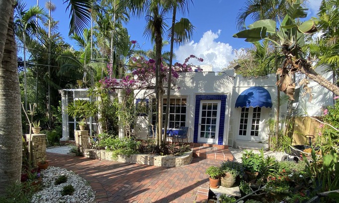 Coconut Grove House | LT PROMO!🐕🦺❤💗GROVE HOUSE BIG FENCED YARD Idyllic location-Pets