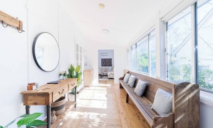 Katoomba House | Ltl La Villette - 4BR - fireplace - pet-friendly