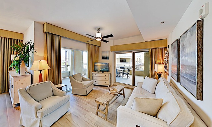Sandestin Condo | Luau II | Ocean Blvd 2-Unit Retreat | Heated Pool & Gym | Steps to Beach