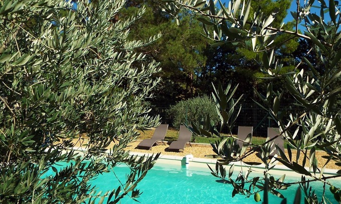 Merindol Villa | Luberon Provence secure swimming pool for children, dog allowed, not overlooked