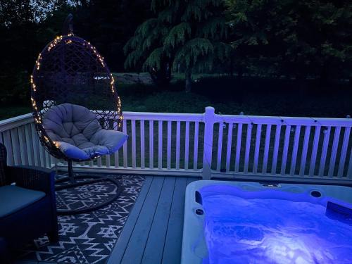 Allerthorpe House | Lucas Lodge with Hot Tub