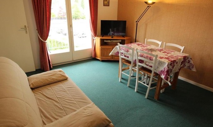 Bagneres-de-Luchon Apartment | Luchon - T2 pour 4 pers. avec balcon et parking - FR-1-313-185