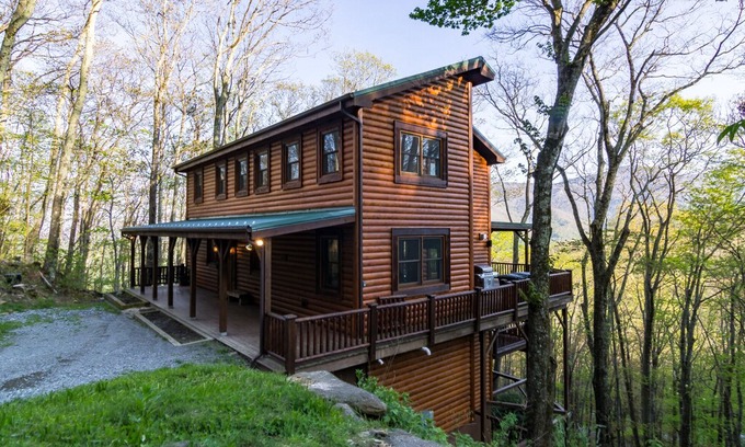 Seven Devils Cabin | Lucky Dog Retreat - Seven Devils Cabin with Hot Tub - Pool Table - Mtn View - Outside Fire