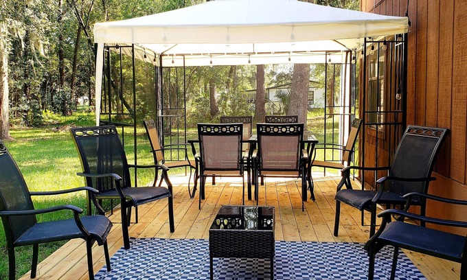 Jacksonville House | Lucky Lodge: 3Bd/2Bth Home Away from Home Sleeps8!