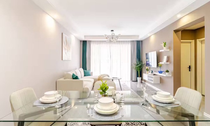 Kilimani Apartment | Lucullan haven with pool+gym+king bed+yaya center
