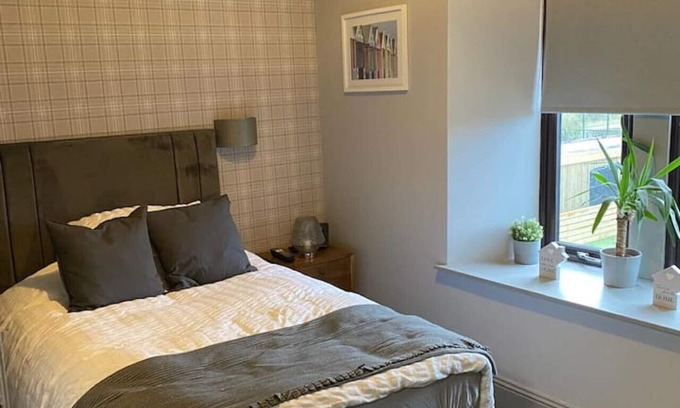Kilmarnock Condo | Lugton Rooms - 1 bedroom suite