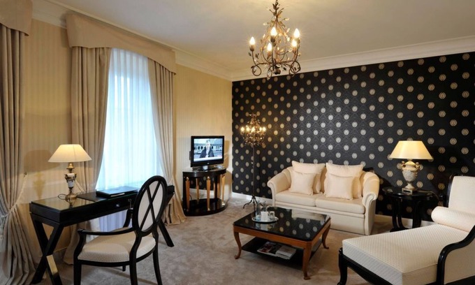 Muelheim House | Luisensuite - romantic wine hotel Richtershof