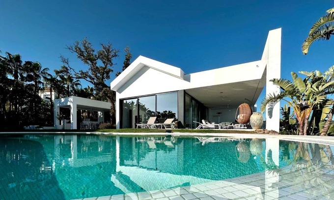 Marbella Villa | Lujosa Villa con Vistas Extraordinaria en Marbella