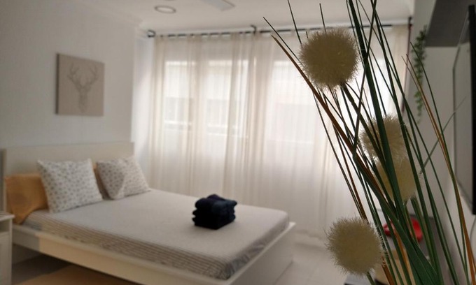 Torremolinos City Centre Apartment | Luminoso y moderno Estudio Plaza Andalucía