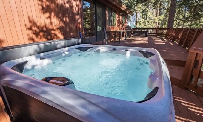 Kings Beach House | Luna Cabin - 5BR Hot Tub A/C Game Room EV Charger by Zen Living
