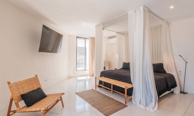 Centro Apartment | Lush getaway with bathtub + pool in Historic Center | Centro