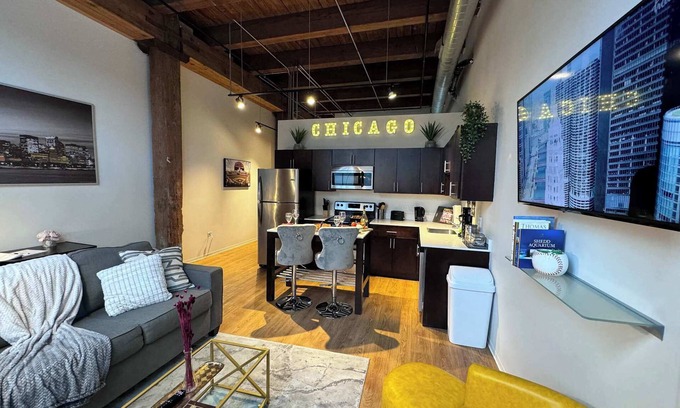 Near South Side Apartment | Luxéry Stay "Chicago" Downtown/McCormick/Wintrust Area