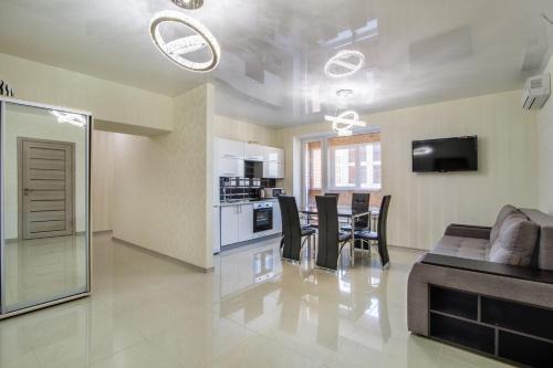 Dnipro Apartment | Lux 3-bedroom apartment in Most City area