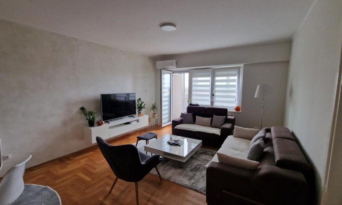Kikinda Apartment | Lux Apartman Ava