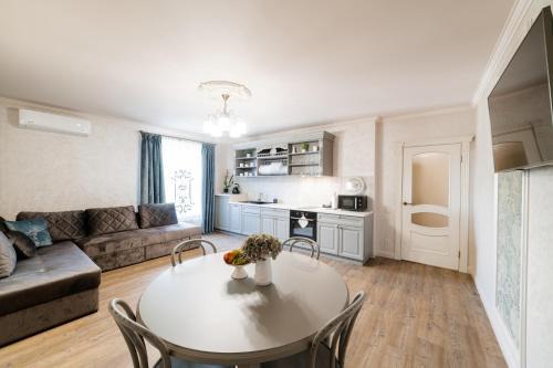 Uzhhorod Apartment | LUX apartment on Duhnovicha street .Free parking.
