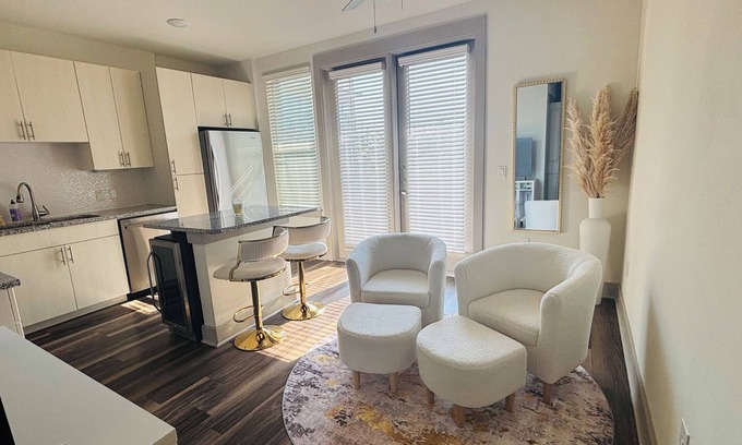 Fort Worth Apartment | LUX Apt 2 Min to TCU Pool & Gym! Great for Traveling Nurses and Professionals