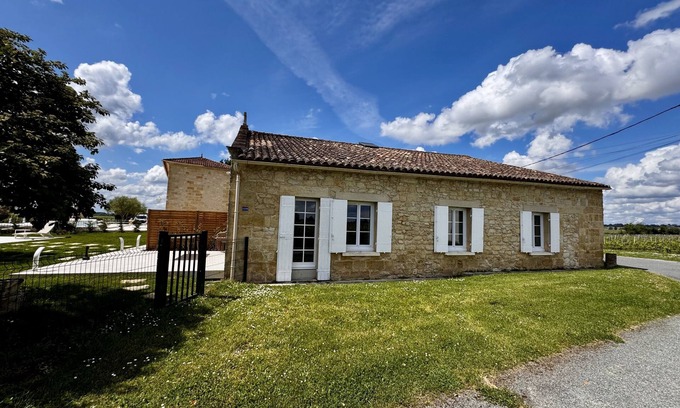 Saint-Sulpice-de-Faleyrens House | Luxury 3-bedroom king-size house with pool view
