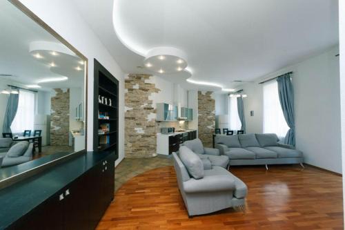 Lypky Apartment | LUX near Maidan, Khreschutyk 3BR