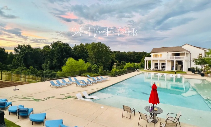 Oxford Cottage | Lux Oxford Cottage Vacation Getaway - Amazing Location!