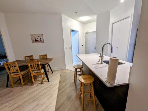 Fort York Apartment | Lux suite - City View - Steps to Rogers Centre & CN Tower