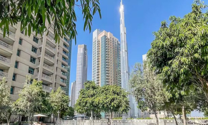 Downtown Dubai Apartment | LUX The Burj Khalifa Fountain View Suite
