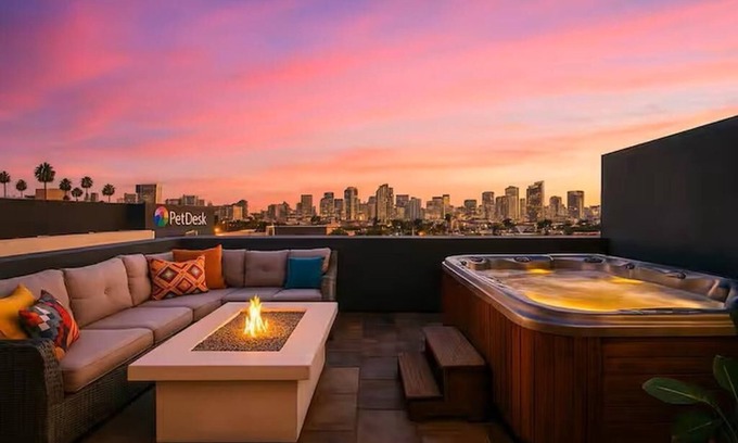 Bankers Hill House | LUX TRI LEVEL HOME Rooftop Jacuzzi ✈Jetliner Views