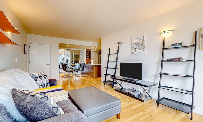 Downtown Seattle Condo | Luxe 21st-floor condo in the heart of downtown with pool, hot tub & gym