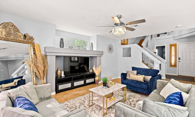 Enterprise House | Luxe 3 Bedroom Home with optional Heated Pool 🌊 6Mi to LV Strip!💫✨