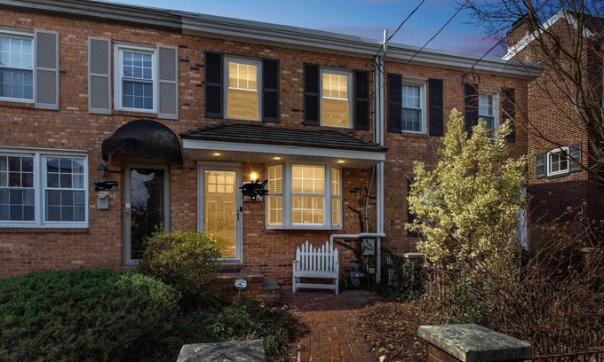 Wilmington House | Luxe 3 BR Townhome near Trolly Square Wilmington