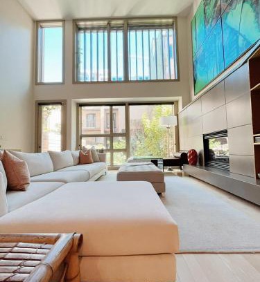 Civic Center House | Luxe 4 bed 5 bath with Parking Walk to Capitol, Convention Center, museums and shops