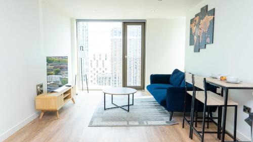 Manchester City Centre Apartment | Luxe Apartment in M1 with Pool, Gym & Spa