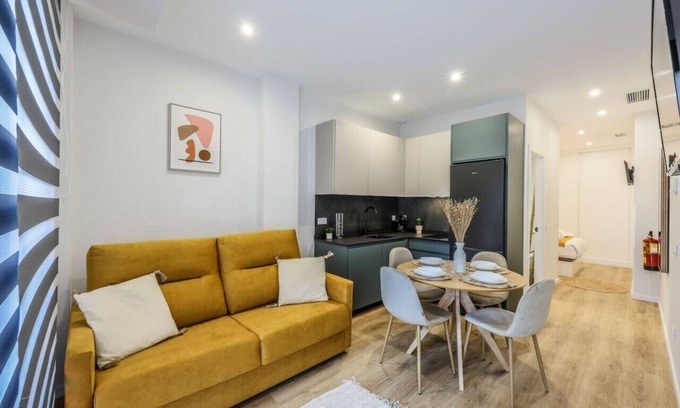 Las Acacias Apartment | Luxe Apartments Madrid Rio by Rentitup