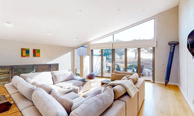 Sea Ranch House | Luxe architectural gem on the oceanfront bluffs with hot tub & gorgeous design