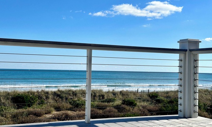 North Carolina Coast House | Luxe Blue- Oceanfront Retreat
