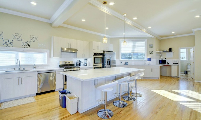 Federal Way House | Luxe Federal Way Rental - Walk to the Water!