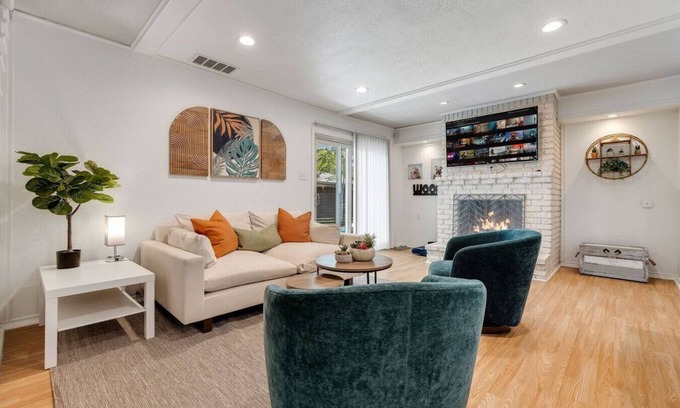 White Rock Hills Apartment | Luxe Golfers` Oasis - Pool, Mini-Golf, Hot Tub!