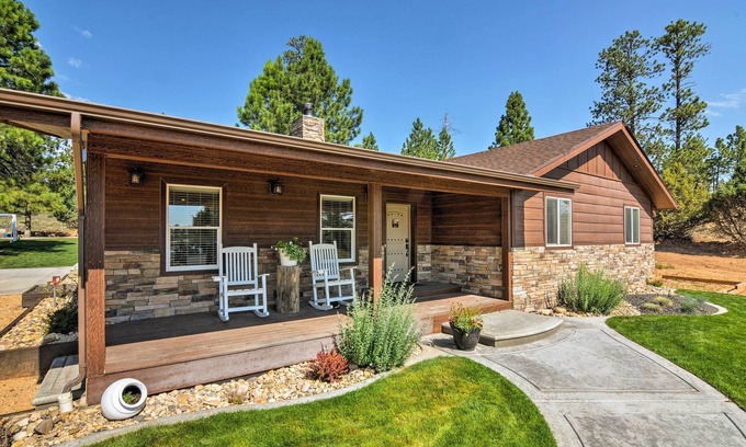 Bryce Canyon House | Luxe Home ~ 2 Mi to Bryce Canyon National Park!