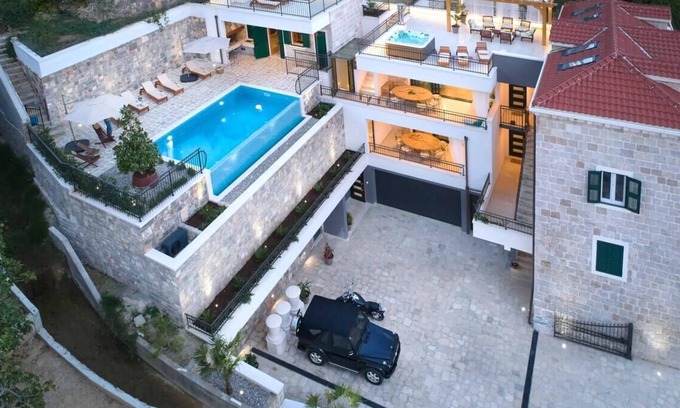 Jesenice House | Luxe home with pool, jacuuzi,sauna next to beach