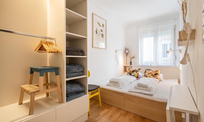 Orszagut Apartment | Luxe Living Apartment