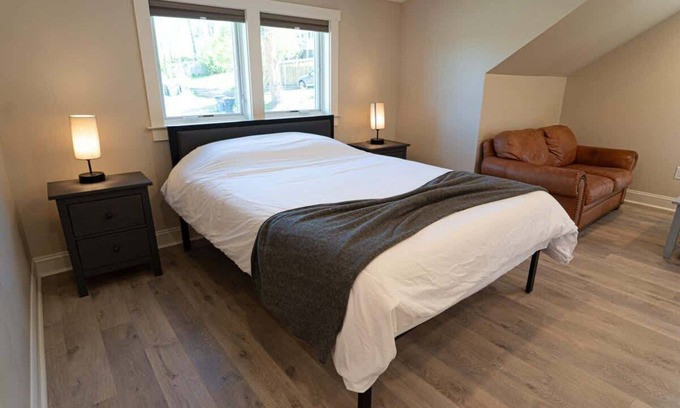 Old Southwest House | Luxe Loft: Safe~Quiet~Near Downtown, Hospitals