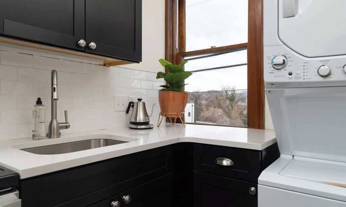 Roanoke Apartment | Luxe loft w/city & mountain views