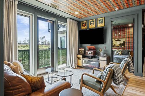 Nashville Apartment | Luxe Nashville Trio Sleeps 21 and Rooftop Access