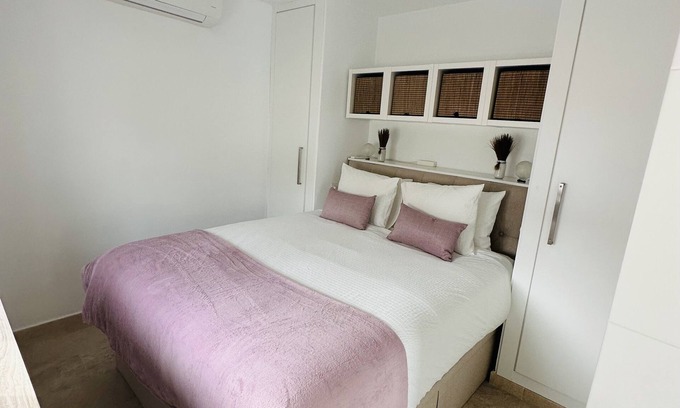 Carihuela Apartment | Luxe Oase,30 sec van Strand Jacuzzi op het dak